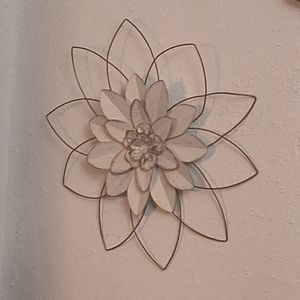Flower on the wall decorative plaque